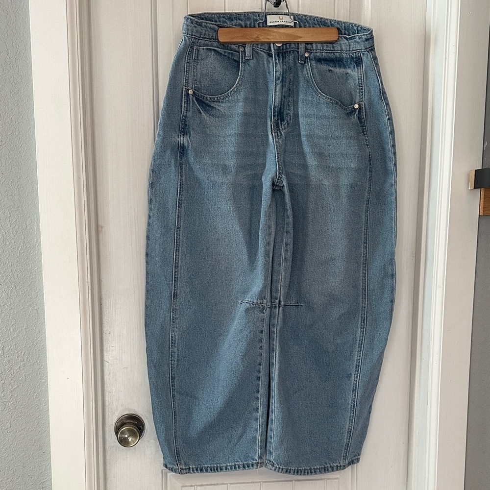 Austin Landing Barrel Leg high waist Jeans